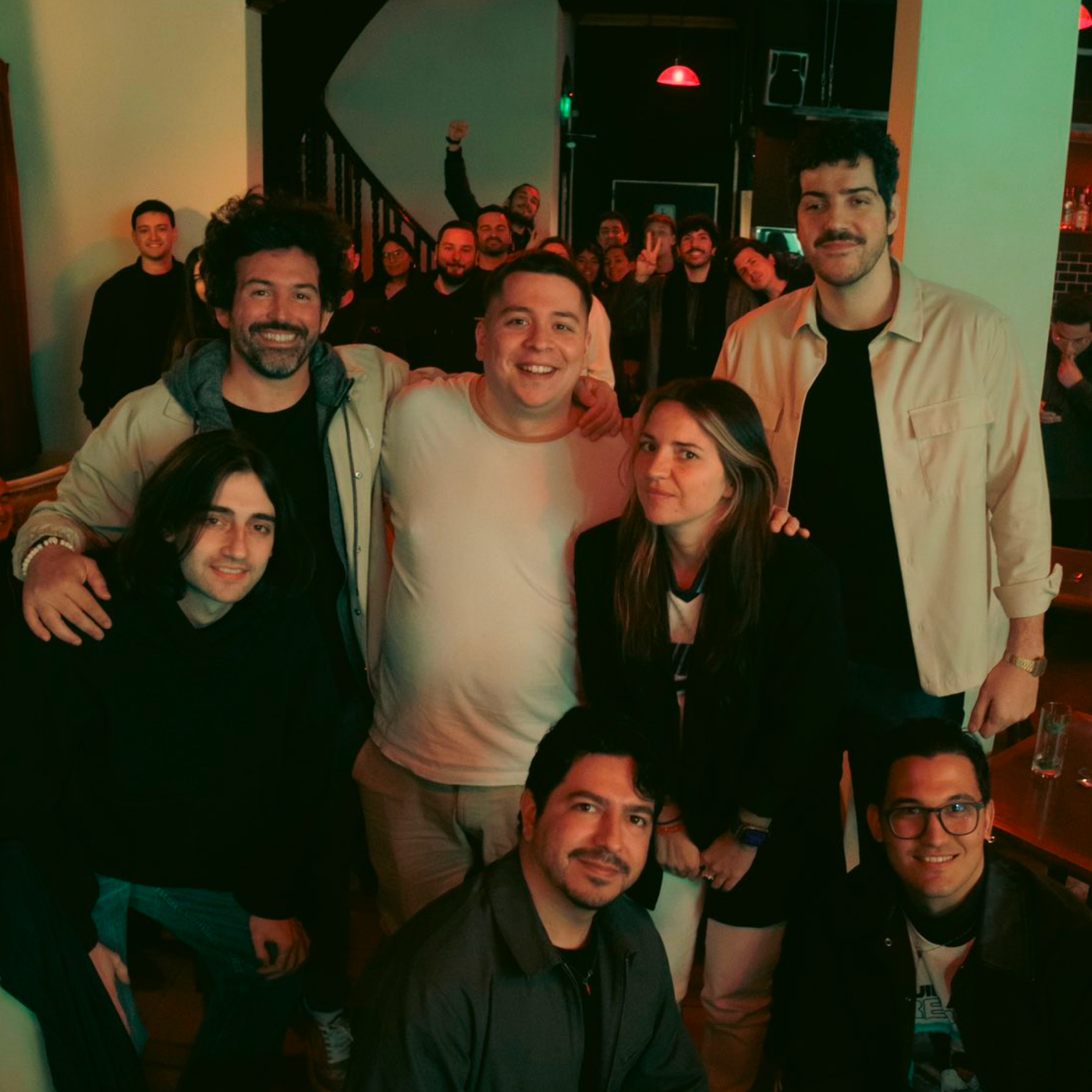 Foto grupal de la comunidad de SLA en un evento